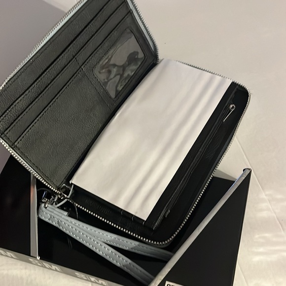 Steve Madden Light Powder Blue Textured Wristlet - Picture 3 of 8